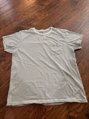 Katin Short Sleeve T-Shirt W/Pocket 
Men's M cream with  grey Stripes no flaws